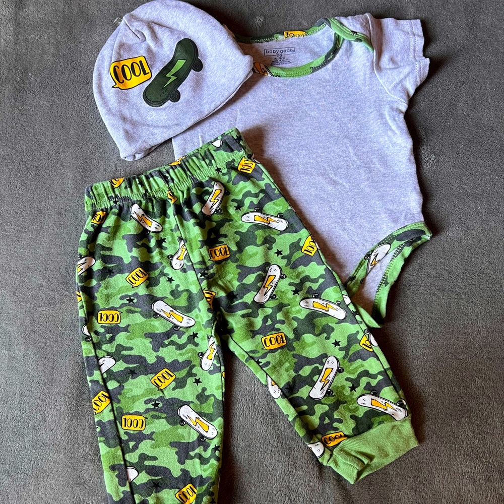 NWOT Baby Gear Cool Skateboard Matching Set with Hat, 6-9 months